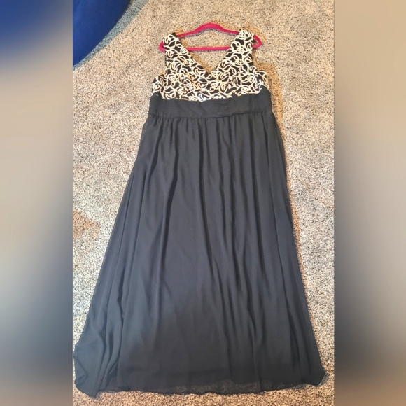 Black and White Gown - Picture 3 of 5